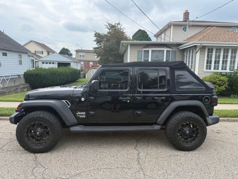 Used 2019 Jeep Wrangler Unlimited Sport S AWD/4WD image 6