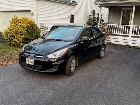 Used 2015 Hyundai Accent GLS image 1