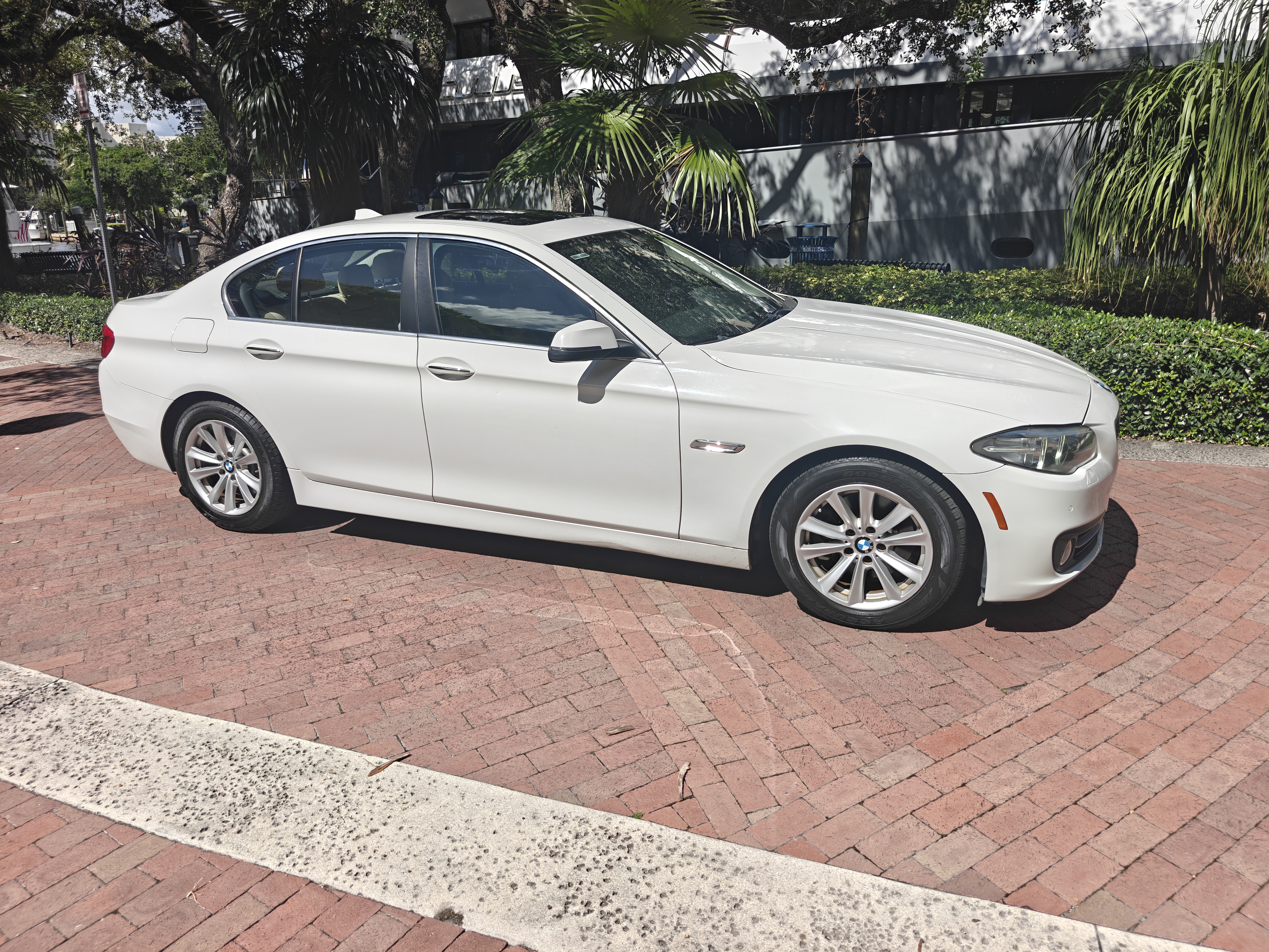 Used 2016 BMW 528i Sedan RWD image 4