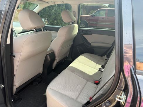 Used 2016 Subaru Forester 2.5i Premium image 11