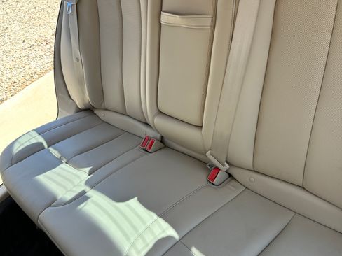 Used 2017 Lincoln Continental Select image 18