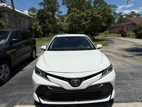 Used 2018 Toyota Camry LE FWD image 1