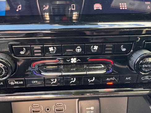 Used 2025 Jeep Grand Cherokee Limited w/ Luxury Tech Group II AWD/4WD image 9