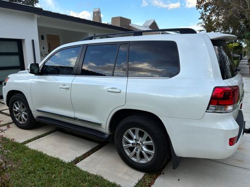 Used 2016 Toyota Land Cruiser image 9
