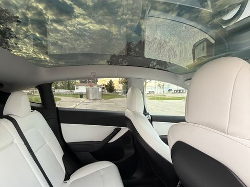 Used 2021 Tesla Model Y Performance image 12