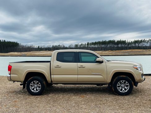 Used 2017 Toyota Tacoma SR5 w/ Tow Package image 1