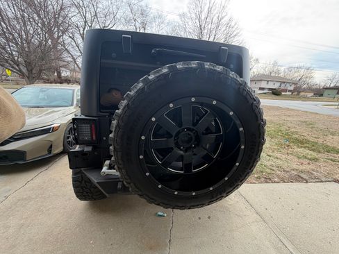 Used 2011 Jeep Wrangler Unlimited Rubicon w/ Dual Top Group image 6