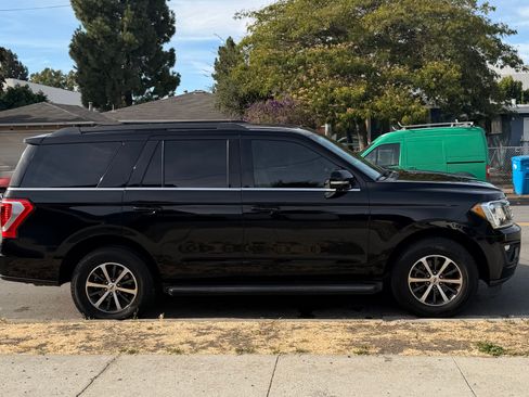 Used 2018 Ford Expedition XLT w/ Equipment Group 201A RWD image 10