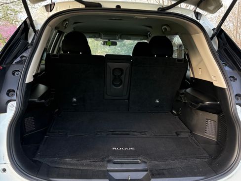 Used 2017 Nissan Rogue SV FWD image 4
