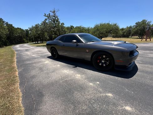 Used 2016 Dodge Challenger SRT Hellcat RWD image 5