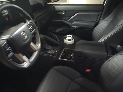 Used 2024 Toyota Tacoma TRD Sport image 8