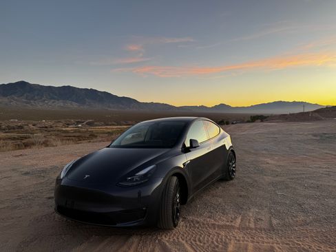 Used 2023 Tesla Model Y Performance image 2