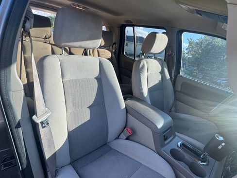 Used 2006 Ford Explorer XLT AWD/4WD image 30