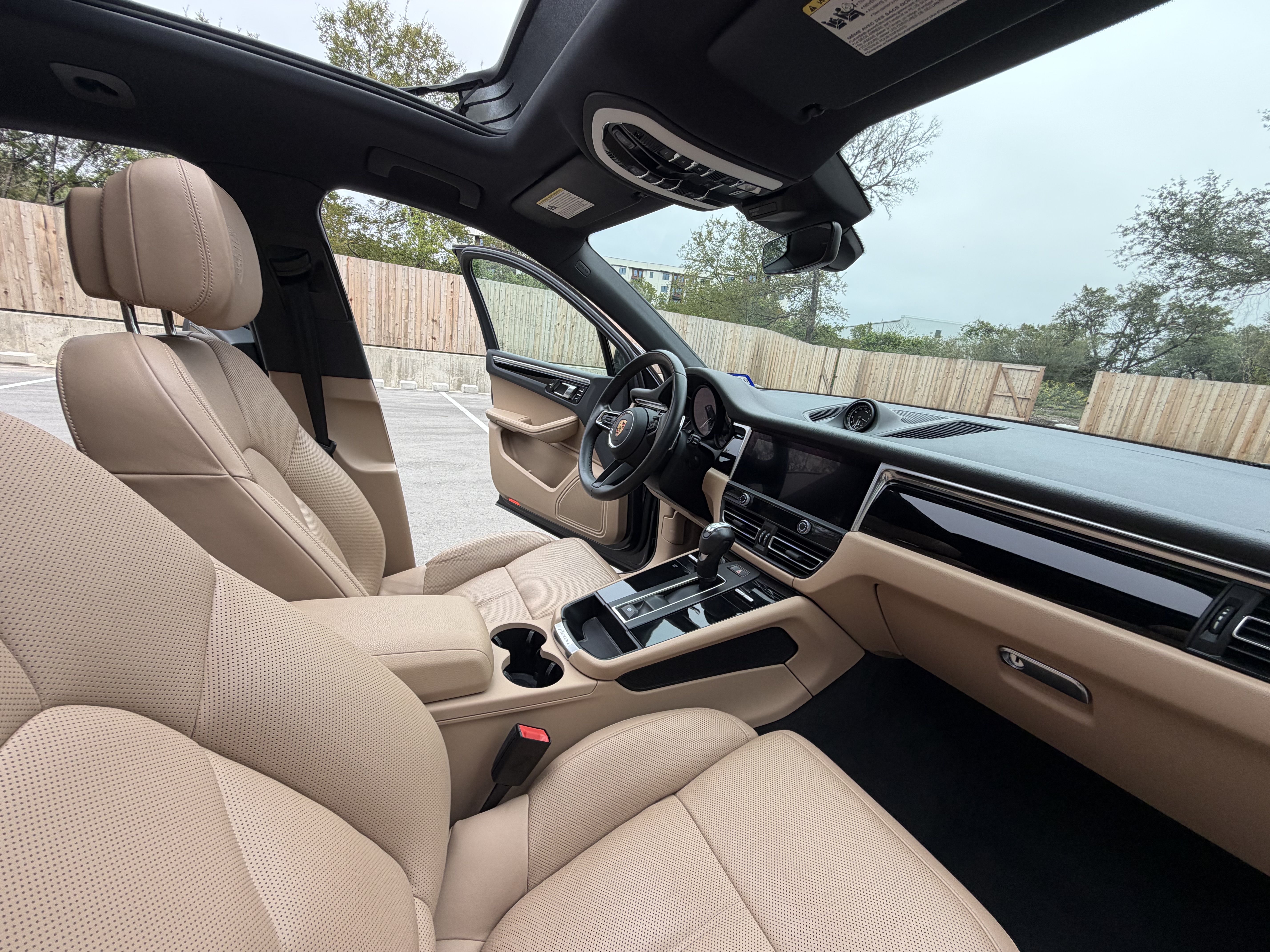Used 2024 Porsche Macan AWD/4WD image 15