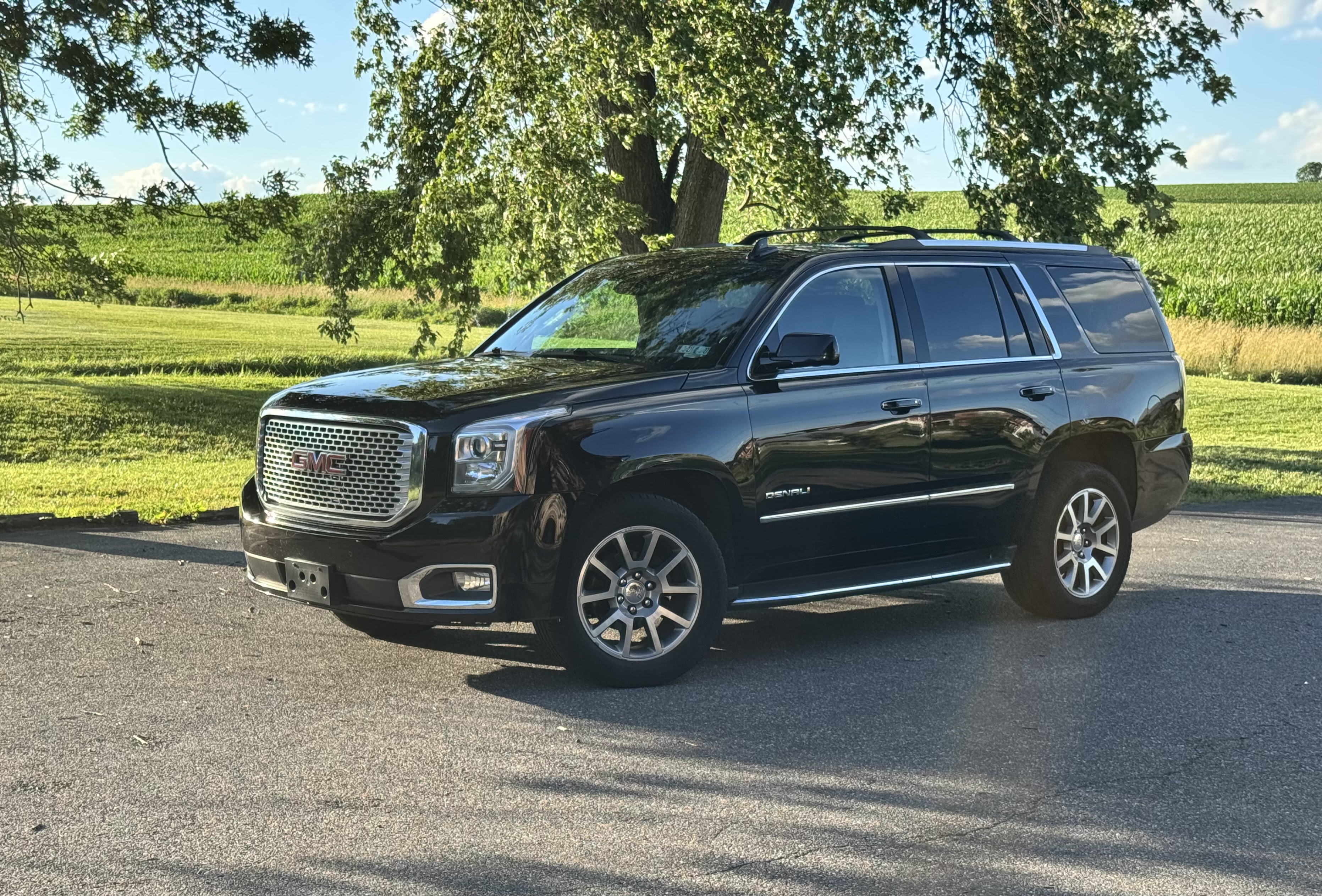 Used 2017 GMC Yukon Denali AWD/4WD image 1