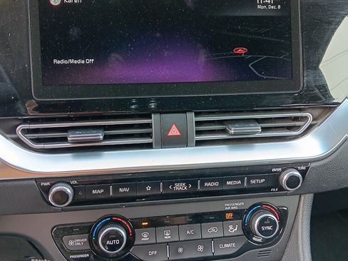 Used 2022 Kia Niro Touring Special Edition image 9