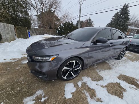 Used 2018 Honda Accord Sport image 4