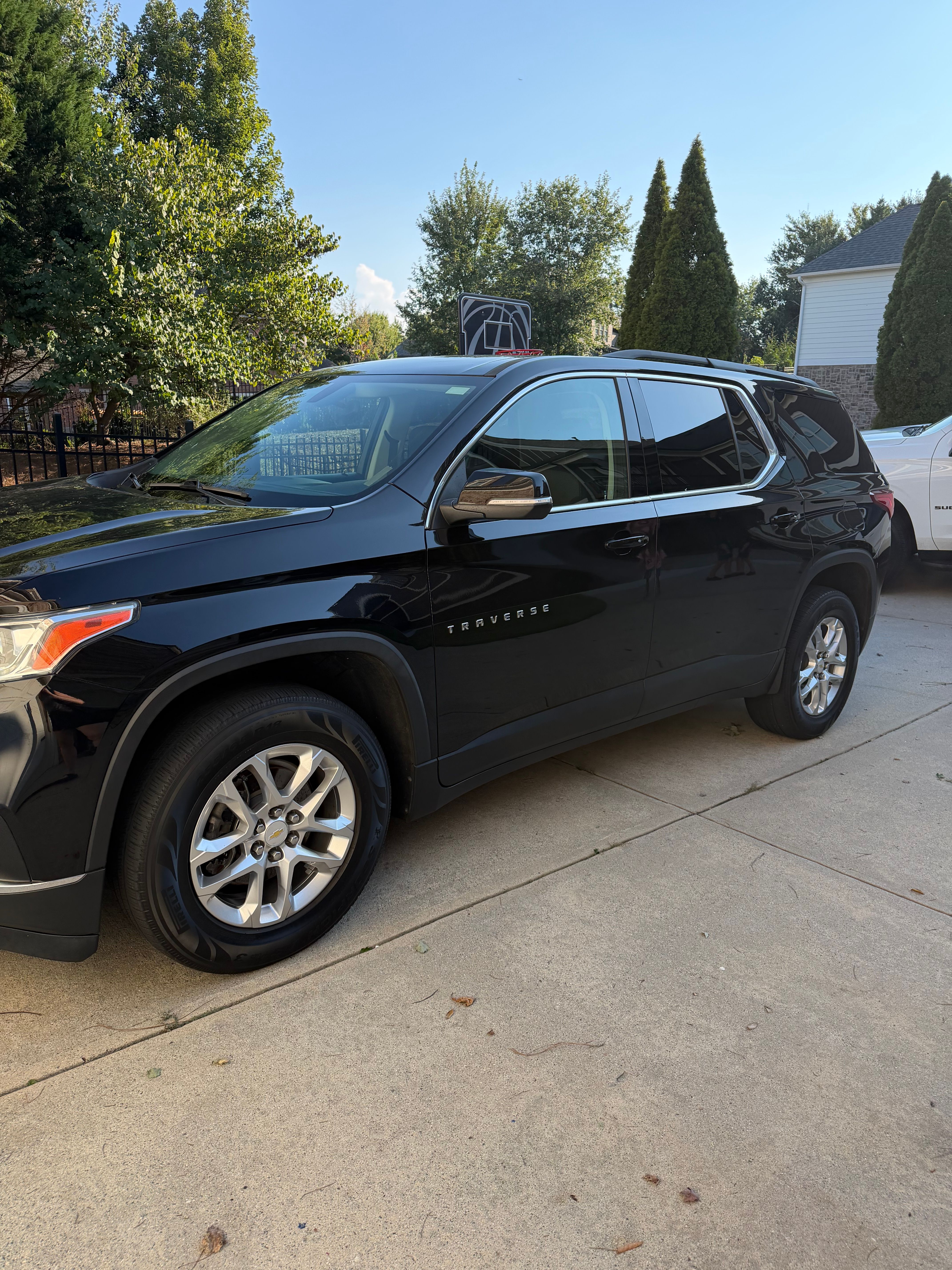Used 2021 Chevrolet Traverse LT FWD image 6