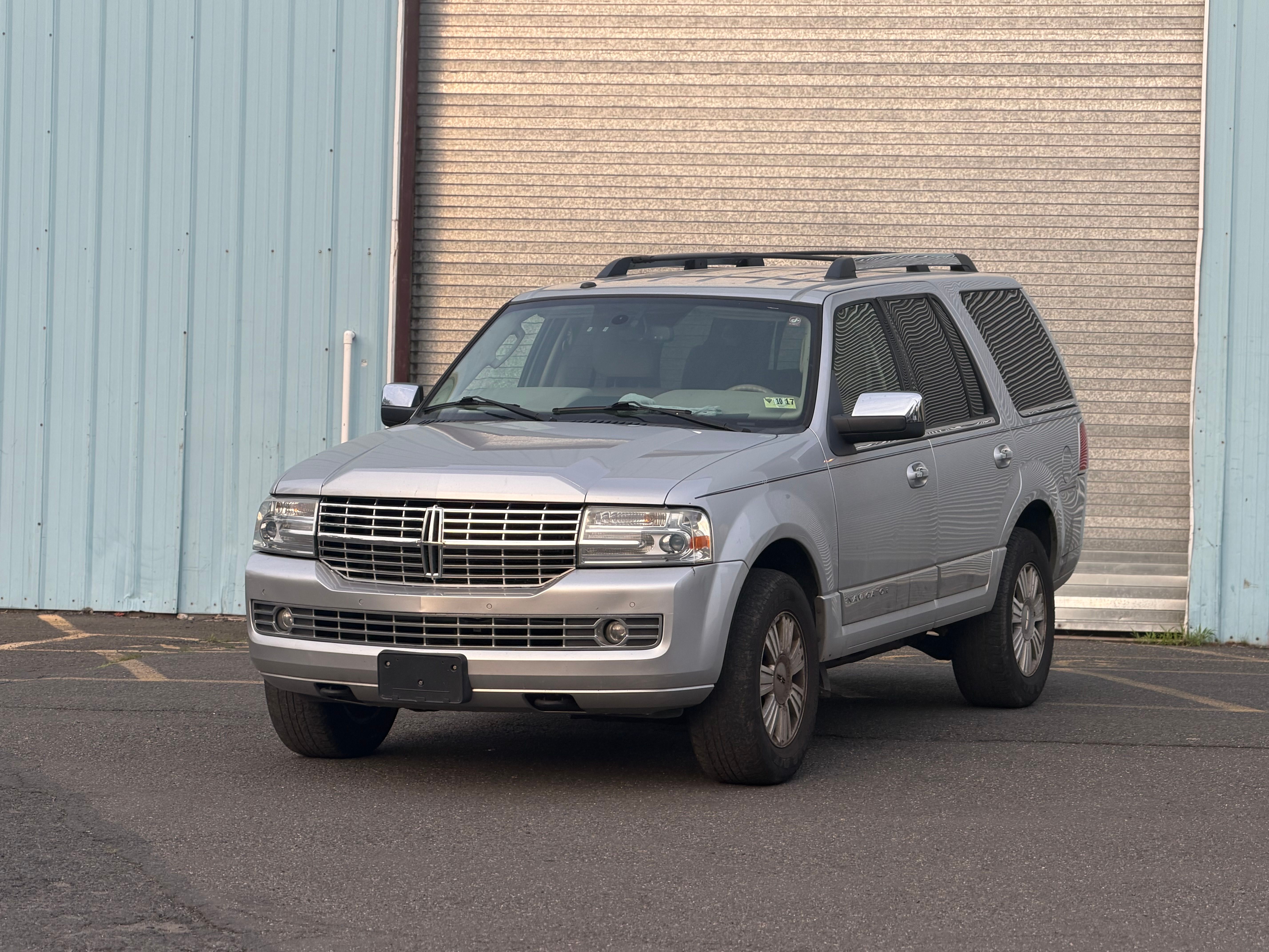 Used 2010 Lincoln Navigator 4WD image 13