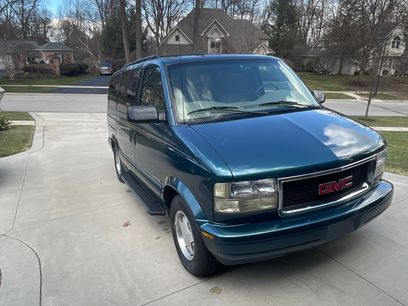 Used 2000 GMC Safari Minivan 3D w/ SLT Marketing Option Pkg 3