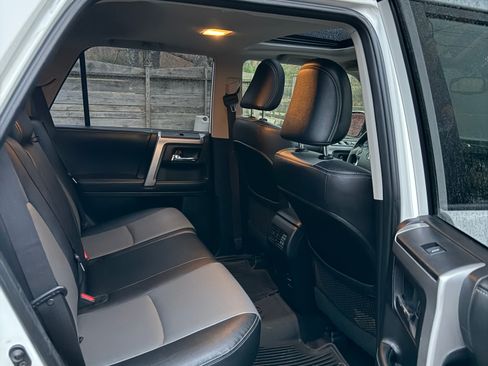 Used 2014 Toyota 4Runner SR5 Premium image 12