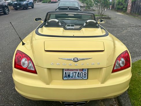 Used 2005 Chrysler Crossfire Limited RWD image 4