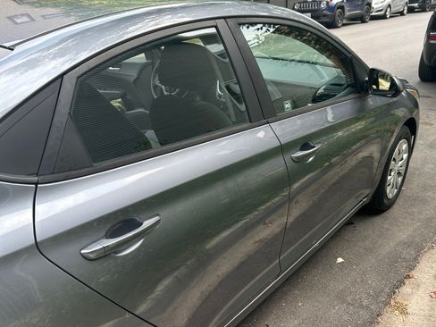 Used 2019 Hyundai Accent SE FWD image 9