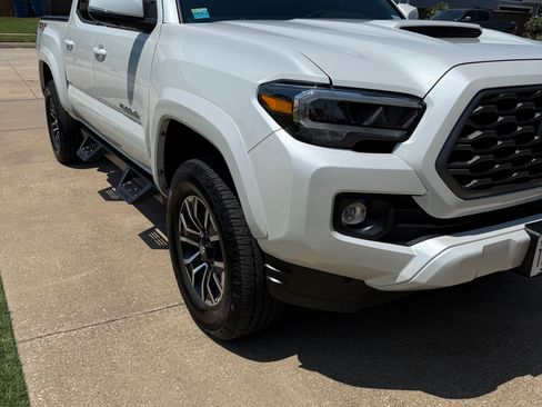 Used 2023 Toyota Tacoma TRD Sport w/ TRD Premium Sport Package AWD/4WD image 2