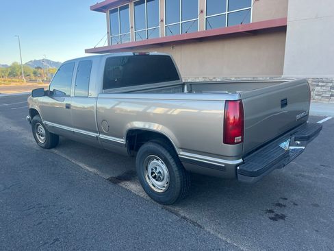 Used 1998 Chevrolet Silverado 1500 4x4 Extended Cab w/ Preferred Equipment Group 2 image 8