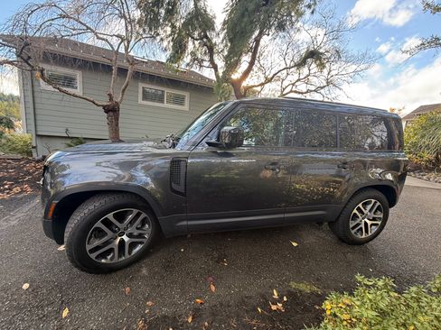 Used 2024 Land Rover Defender 110 S image 8