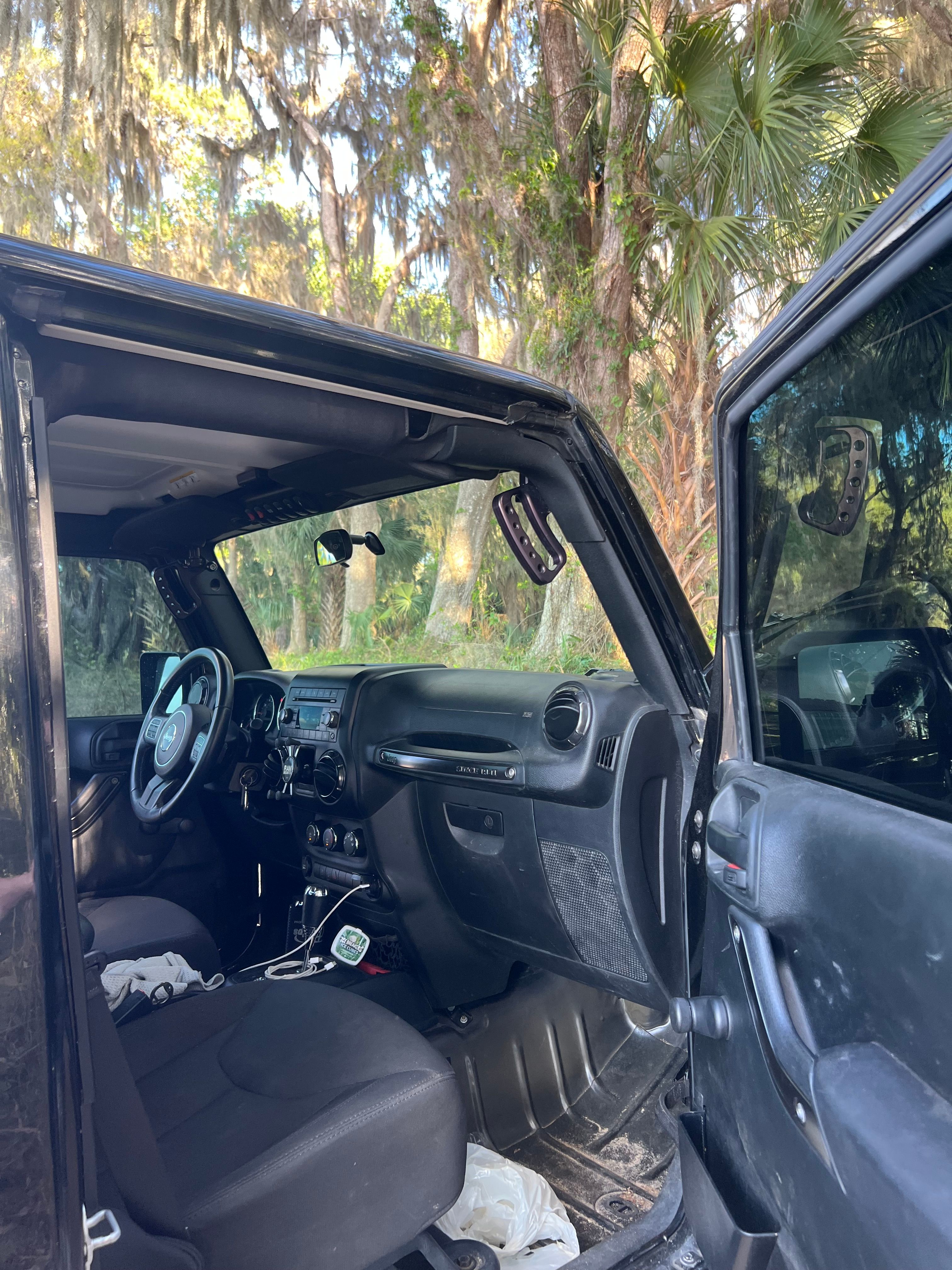 Used 2017 Jeep Wrangler Unlimited Sport w/ Connectivity Group AWD/4WD image 14