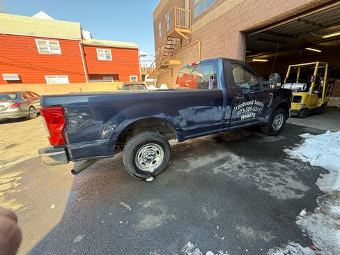 Used 2018 Ford F250 XL w/ Power Equipment Group image 4