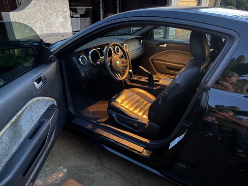 Used 2008 Ford Mustang GT RWD image 2