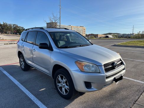 Used 2012 Toyota RAV4 FWD image 4