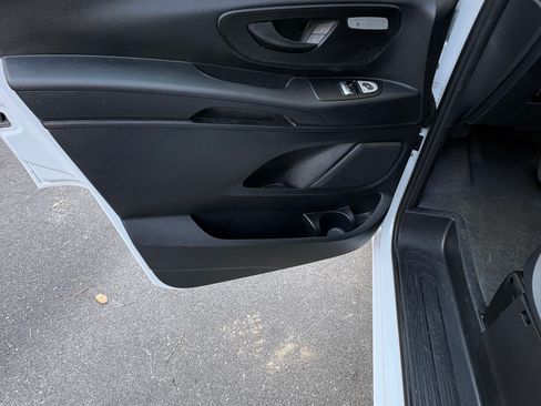 Used 2023 Mercedes-Benz Metris image 14