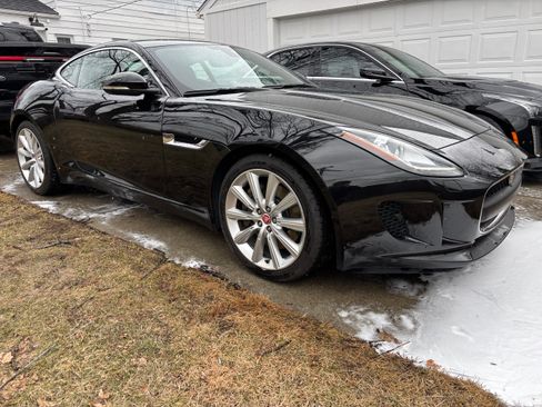 Used 2016 Jaguar F-TYPE Coupe image 9