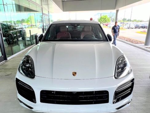 Used 2023 Porsche Cayenne Platinum Edition image 1