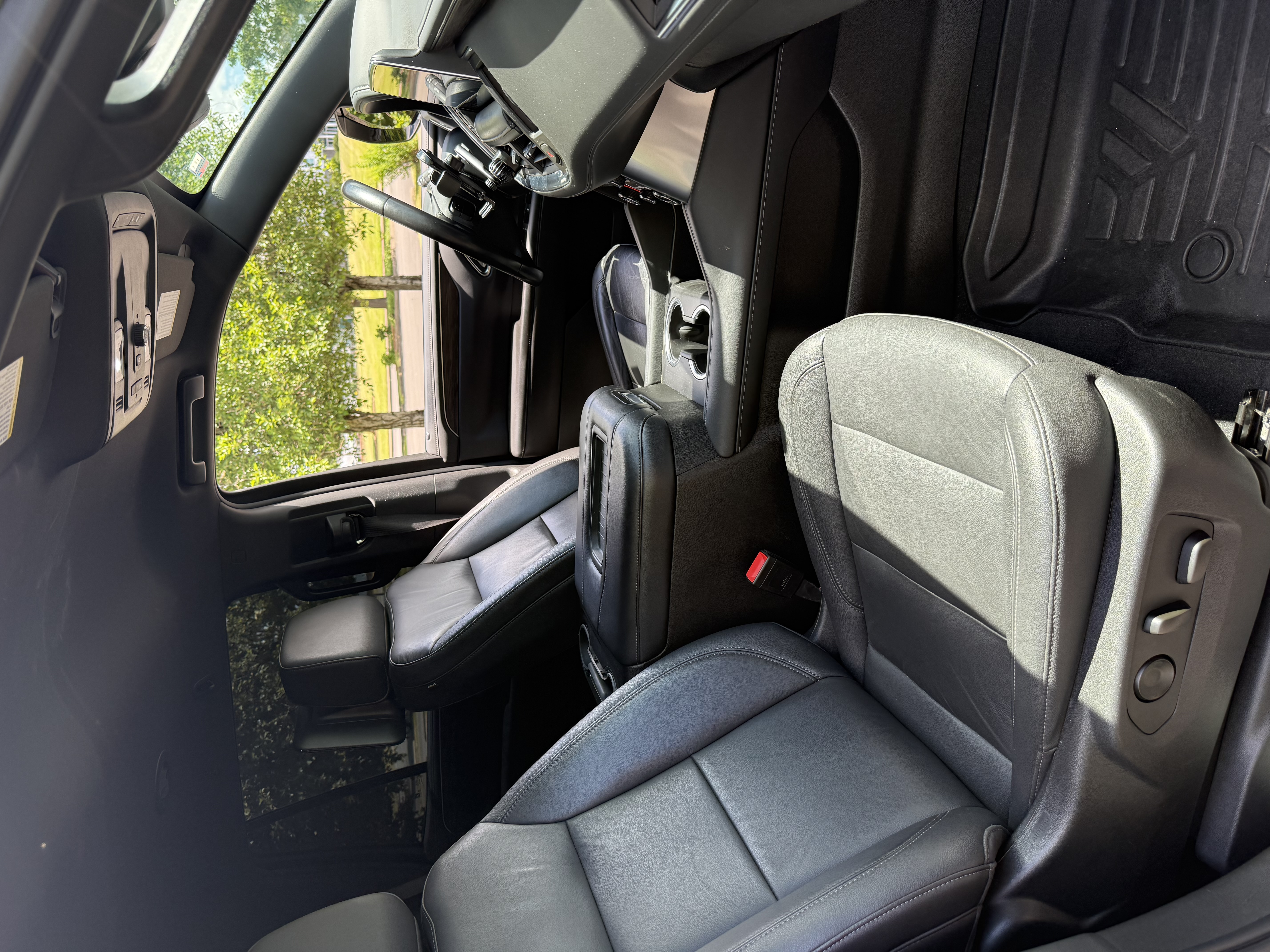 Used 2021 Chevrolet Tahoe Z71 w/ Rear Media and Nav Package AWD/4WD image 8