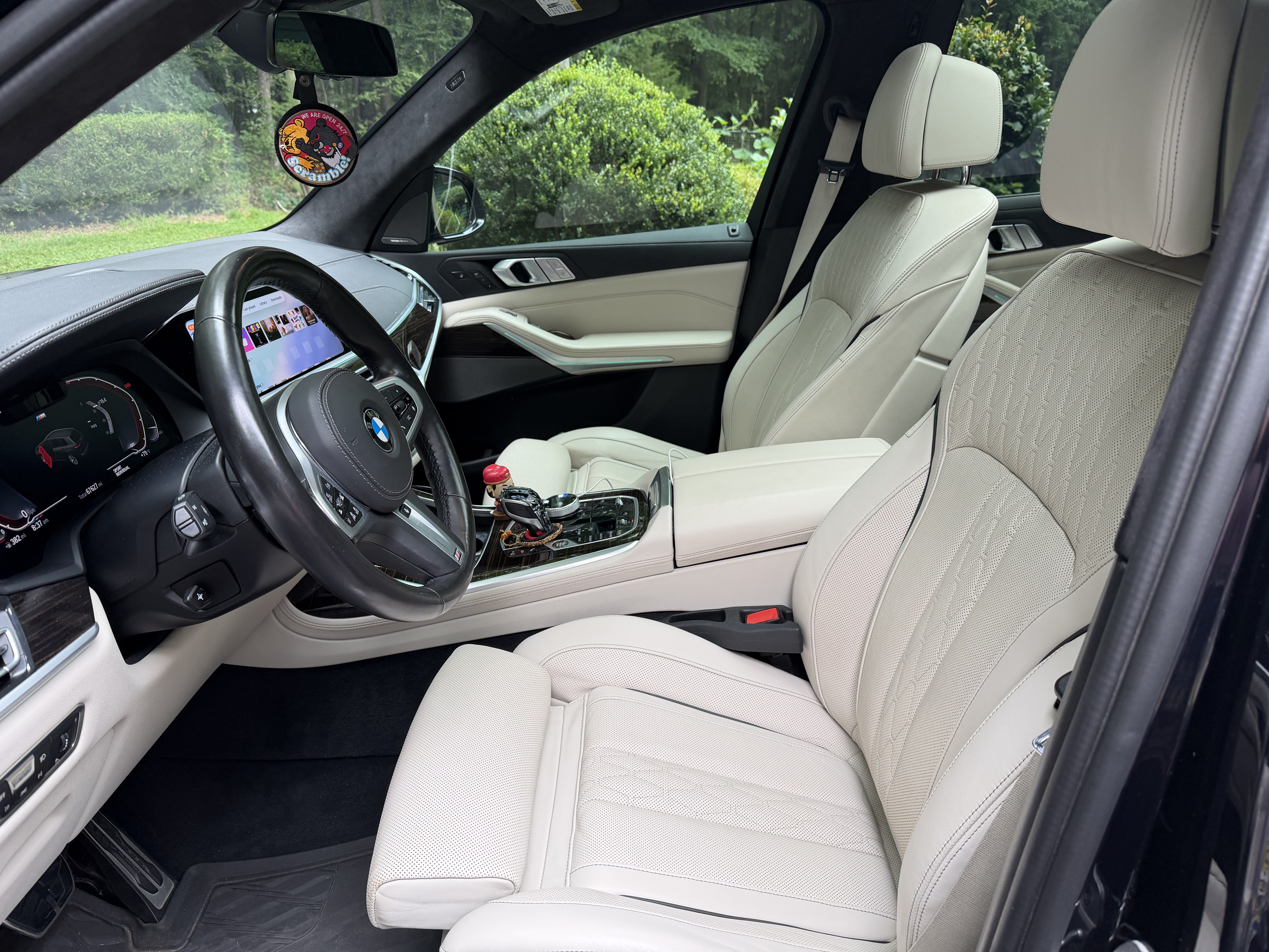 Used 2021 BMW X7 xDrive40i w/ M Sport Package AWD/4WD image 12
