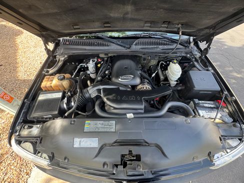 Used 2004 Chevrolet Tahoe Z71 w/ Z71 Preferred Equipment Group image 2