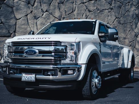 Used 2019 Ford F450 Lariat w/ Chrome Package image 4