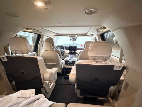 Used 2020 Lincoln Navigator Reserve w/ Luxury Package image 11