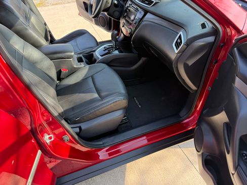 Used 2016 Nissan Rogue SV image 11