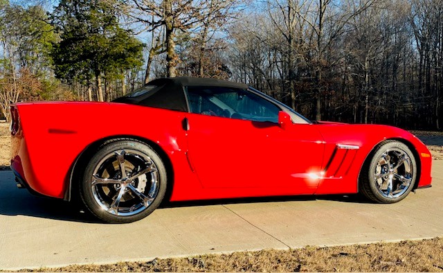 Used 2011 Chevrolet Corvette Grand Sport w/ Preferred Equipment Group RWD image 1