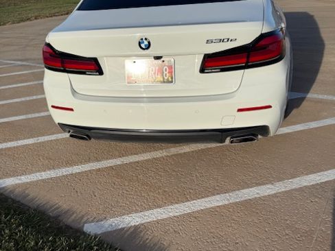 Used 2021 BMW 530e w/ Premium Package image 11