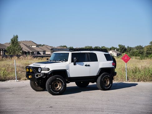Used 2008 Toyota FJ Cruiser 4WD image 2