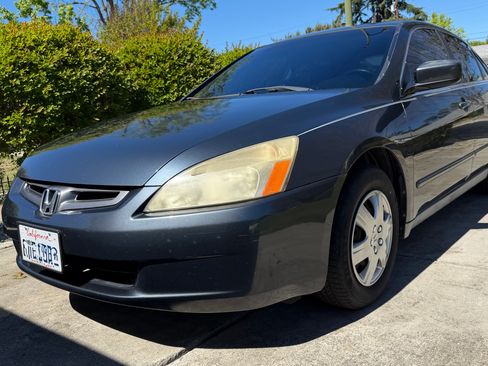Used 2005 Honda Accord LX image 2