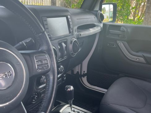 Used 2018 Jeep Wrangler Sport AWD/4WD image 12