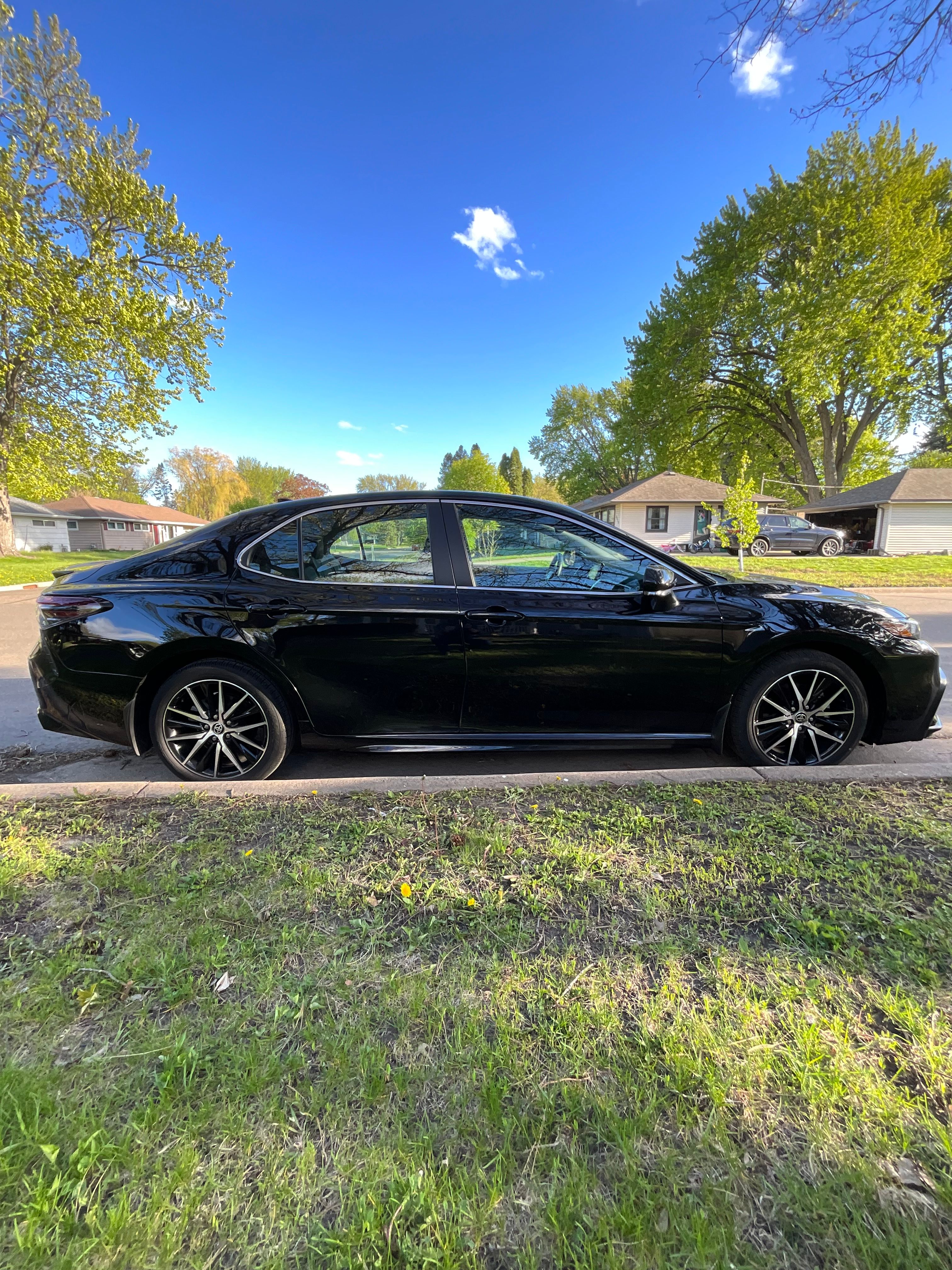 Used 2023 Toyota Camry SE FWD image 5