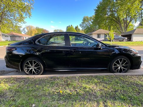 Used 2023 Toyota Camry SE FWD image 5